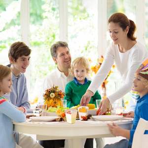 Lot de 60 tasses à dessert de 4 oz avec couvercles plats et cuillères Mini tasses parfaites en plastique Tasses carrées transparentes pour l'apéritif, gâteau et crème glacée - Product Image 6