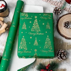 Rouleau de papier cadeau de Noël vert, arbres et lettres en relief 3D avec feuille d'or métallique brillante, emballage cadeau pour le Nouvel An - Product Image 2