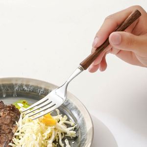 Elegante cuchillo para carne de acero inoxidable 304 con mango de madera maciza china, nuevo diseño de cintura estrecha para cuchara de postre, vajilla metálica. - Product Image 2