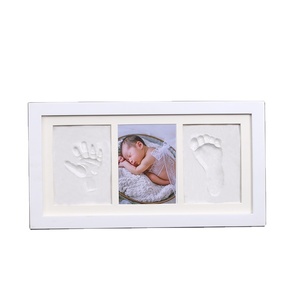 Cadre photo commémoratif pour empreintes de mains et de pieds de bébé pleine lune Aizhiyin, en bois, cadeau de <span class=keywords><strong>naissance</strong></span> pour nouveau-né, 0-6 mois, souvenir DIY, 33x17,5 cm, logo personnalisé - Product Image 4