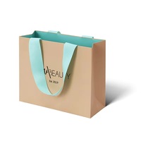 Sac cadeau en papier rose avec logo personnalisé et ruban en satin vert, sacs en papier de luxe pour cosmétiques et soins de la peau