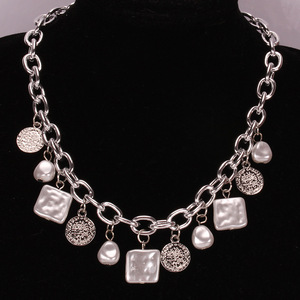 Collar de perlas sintéticas con cadena dorada y colgante geométrico, cadena para clavícula para mujer, joyería para fiesta, cadena para suéter - Product Image 2