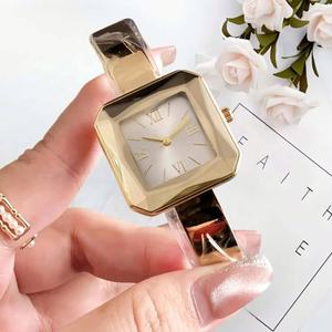 Reloj de Mujer con Esfera Cuadrada, Correa de Acero Inoxidable, Números Romanos y Rayas Verdes y Rojas, Elegante Reloj de Cuarzo, Nuevo Reloj de Lujo para Mujer con Aleación - Product Image 2