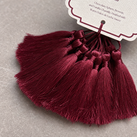 Cartes de Menu de Mariage Premium avec Pompon Bourgogne – Cérémonie et Réception – Luxe, Élégance, Faits Main, Papier Gaufré Artistique – Petite Série – Amour Féerique