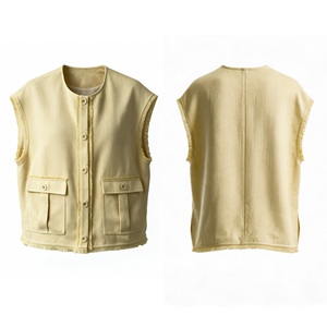 Gilet utilitaire en toile à bords effilochés pour femme, sans manches, boutonné sur le devant, avec double poche à rabat, vêtement de travail décontracté, vente en gros personnalisée - Product Image 4