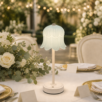 Lampe de table sans fil rechargeable à commande tactile USB-C LED avec abat-jour en verre Lys des Valles pour chambre, restaurant, décoration de mariage