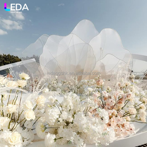 Arche de fleurs en métal blanc personnalisable LEDA pour événements extérieurs, fêtes, mariages - Product Image 1
