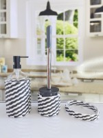 Élégant ensemble de salle de bain noir et blanc distributeur de savon lotion bouteille et brosse de toilette Kit accessoires de décoration intérieure