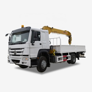 Camion benne Howo d'exportation <span class=keywords><strong>avec</strong></span> <span class=keywords><strong>grue</strong></span> de levage de 5 tonnes pour le transport de marchandises - Product Image 1