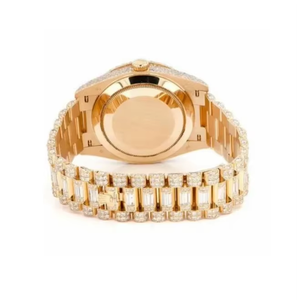 นาฬิกาเพชรโมอิสซาไนต์สุดหรู หน้าปัดทรงกลม ประดับอัญมณีระยิบระยับ ดีไซน์ทันสมัยเหนือกาลเวลา ของตกแต่งแฟชั่น ผู้จัดจำหน่ายจากอินเดีย - Product Image 3