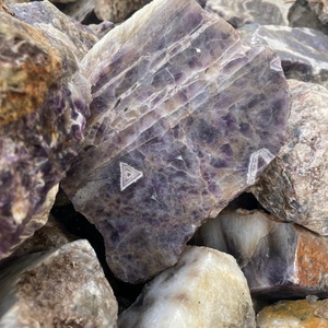 Prix d'usine Pierre brute d'<span class=keywords><strong>améthyste</strong></span> <span class=keywords><strong>de</strong></span> rêve <span class=keywords><strong>de</strong></span> guérison naturelle, quartz brut, pierre irrégulière <span class=keywords><strong>de</strong></span> grande taille pour la fabrication <span class=keywords><strong>de</strong></span> bijoux - Product Image 1