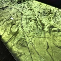 Table de bar commerciale sur mesure en marbre vert fantaisie, îlot de cuisine moderne intégré, table de cuisine avec éclairage LED, unité de bar de luxe pour la maison