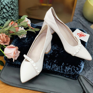 รองเท้าส้น<span class=keywords><strong>ส</strong></span>ูงแบบสว<span class=keywords><strong>ม</strong></span><span class=keywords><strong>ส</strong></span>ำหรับเจ้าสาว ทำจากผ้าซาตินคุณภาพสูง ทนทาน <span class=keywords><strong>ส</strong></span>้นเหลี่ยม พร้อ<span class=keywords><strong>ม</strong></span><span class=keywords><strong>ส</strong></span>ายรัดแบบหัวเข็มขัด เห<span class=keywords><strong>ม</strong></span>าะ<span class=keywords><strong>ส</strong></span>ำหรับทุกฤดูกาล - Product Image 3