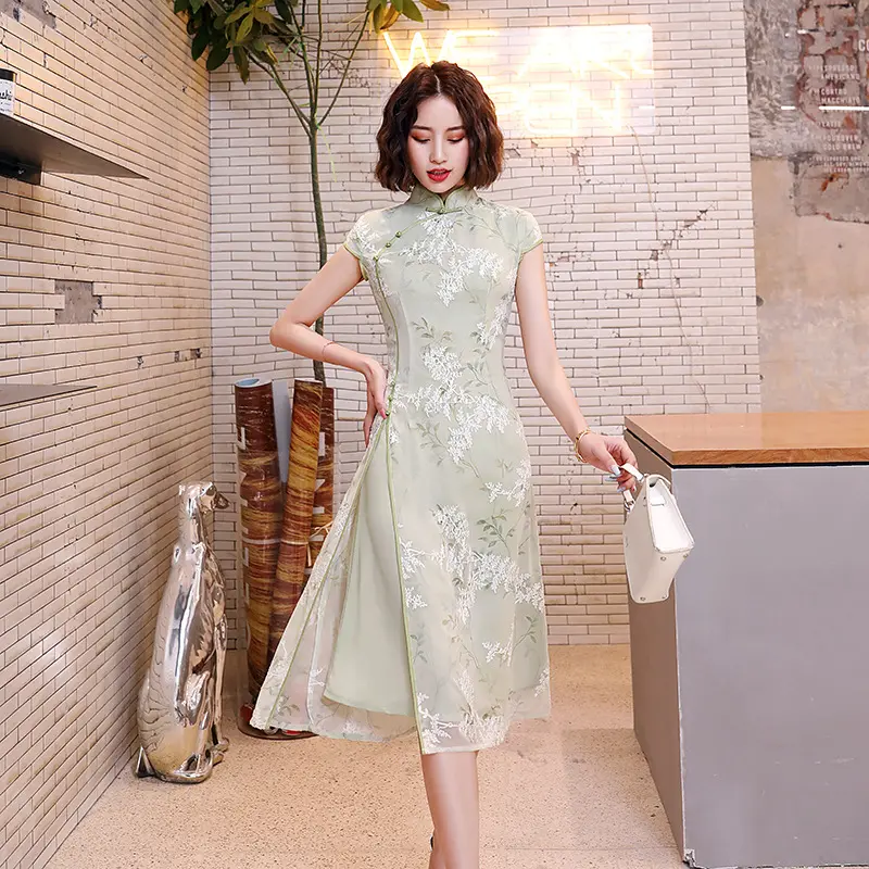 Vestido Oriental tradicional de manga corta para mujer, vestido Cheongsam con abertura alta bordada, Qipao chino de Vietnam