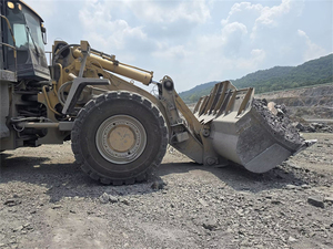 Chargeuse sur pneus Caterpillar 988H d'occasion avec peinture d'origine, réservoir de carburant de 712 L pour la manutention de matériaux en vrac dans les mines - Product Image 2