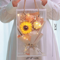 Bouquet de fleurs de savon et de gypsophile séchée avec boîte cadeau transparente carrée en PVC pour femme, cadeau de roses longue durée