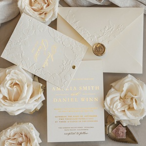 Tarjeta de Invitación de Boda Personalizada de Lujo en Color Marfil con Relieve, Papel de Algodón Elegante con Estampado en Dorado para Quinceañera - Product Image 1