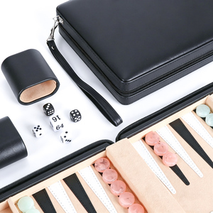 Juego de backgammon de resina con piezas de imitación de cuero, mini juego de mesa familiar con accesorios de juego. - Product Image 4
