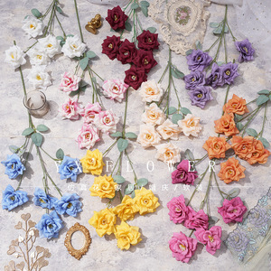 Yixuan Ramo de Rosas Artificiales de 6 Cabezas, Flor de Seda de Alta Simulación, Pieza Floral Decorativa para Bodas - Product Image 1