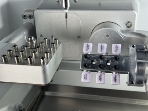 เครื่องกัดทางทันตกรรมสำหรับห้องแล็บทางทันตกรรมเครื่องกัดโลหะ CNC เซรามิกกระจกเปียก5แกน - Product Image 4