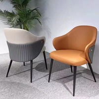 Chaise de salle à manger haut de gamme de style nordique, design minimaliste moderne, revêtement en cuir, structure en métal, pour la maison, l'hôtel et les restaurants