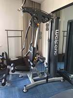Machine de musculation multifonctionnelle à 5 stations avec poids intégrés, presse pectorale
