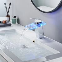 Robinet de lavabo intelligent à LED de style moderne, robinets de lavabo pour hôtel avec eau chaude et froide