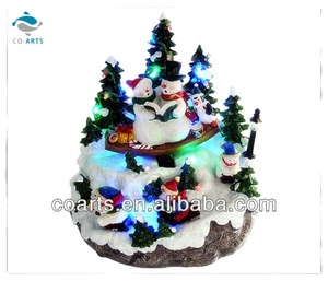 Pueblo de Navidad de esquí de resina artificial con decoración de artículos LED Santa Kids y molino de agua rodante Arbol De Navidad Papa Noel - Product Image 2