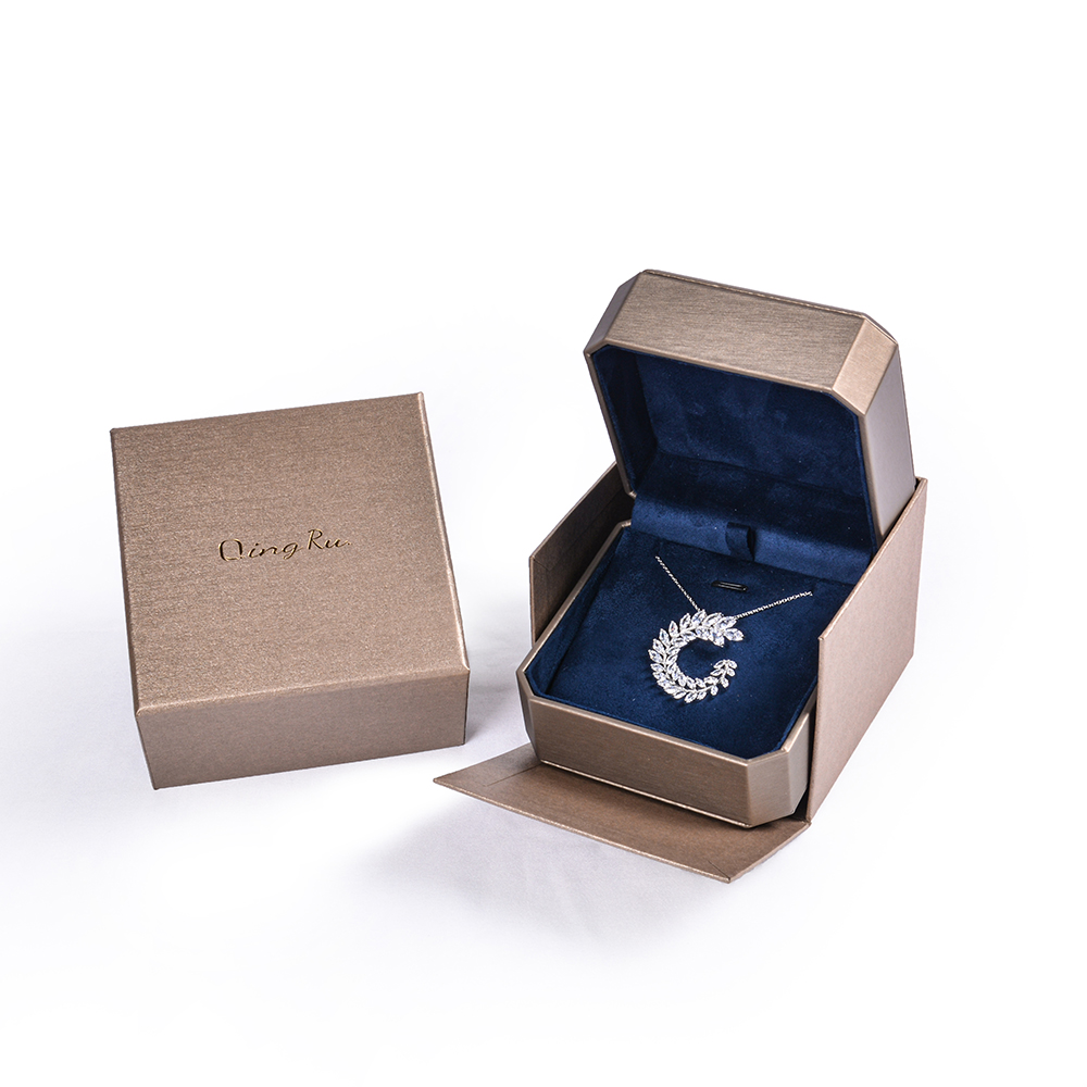 gold pendant box