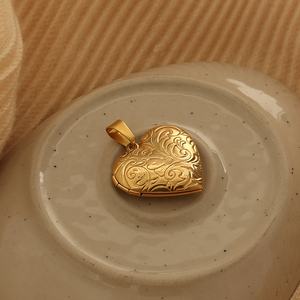 מתנה אישית לוקט 18 קראט תכשיטים עמיד למים שרשרת תליון תמונה מותאם אישית, שרשרת תליון, ספר אליפסה - Product Image 5