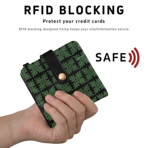 กระเป๋าสตางค์แม่เหล็กแบบสั้นบางพิมพ์ลายใบอูลูสีเขียวฮาวาย ป้องกัน RFID พร้อมพวงกุญแจหนัง PU สำหรับผู้หญิง - Product Image 4