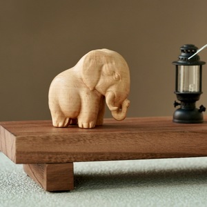 Figurine de rhinocéros sculptée en bois de hêtre YiTao, sculpture animale artisanale pour la décoration de la maison et du salon - Product Image 2