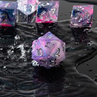 Ensemble de 7 dés DND de couleurs mélangées - Dés en résine à bords tranchants avec boîte en fer pour cadeau de maître de jeu