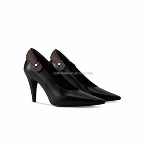 Bottes hautes jusqu'au genou pour femme, chaussures de créateur de luxe, semelle en cuir de veau lisse, talon pointu de 8,5 cm/3,3 pouces, sangle en toile monogramme - Product Image 3