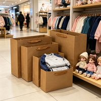 Sac de shopping en papier kraft écologique recyclable imprimé sur mesure avec poignée renforcée pour la vente au détail de vêtements et l'emballage de cadeaux
