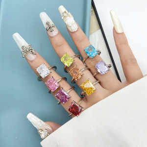 Anillo de Compromiso o Boda Clásico con Diamantes de Imitación Rosa, Zirconia Cúbica 5A, Engaste Cuadrado, Plata de Ley 925 - Product Image 3