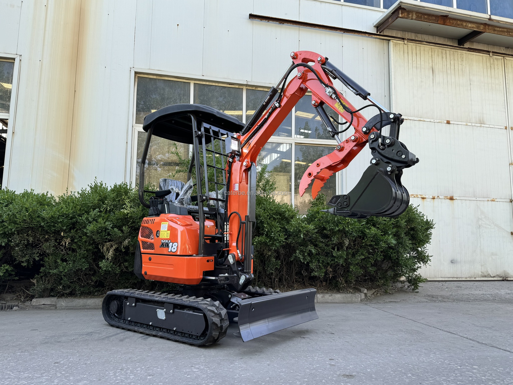 Rhinoceros XN18 Crawler Excavator - 1.8t Digger with Swing Boom