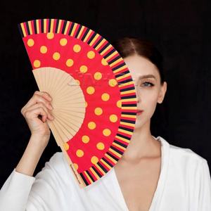 Abanico de mano de madera pintado español de alta calidad - Product Image 1