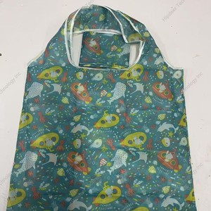 Sac de courses pliable en polyester recyclé avec pochette, motif lettres, impression personnalisée par sublimation, écologique, pour fêtes et courses - Product Image 3