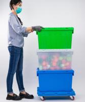 Caisse en plastique de stockage d'outils d'usine industrielle déménageant avec le chariot attaché la boîte empilable de levage de poignée de couvercle
