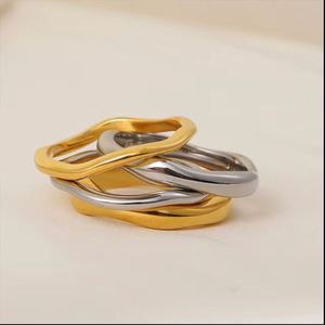 Anneau de couche minimaliste imperméable à l'eau sans ternissement pour femmes bijoux en acier inoxydable plaqué or 18 carats anneau de vague irrégulière pour les femmes - Product Image 2