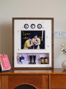 Cadre <span class=keywords><strong>photo</strong></span> mural Ludaye en bois massif de noyer moderne, fait main, durable et écologique, avec impression UV pour balles de tennis de table - Product Image 1