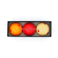 Prix direct usine Xinkang 5 étoiles 61,5 mm Boule de billard carom 3 pièces par boîte Utilisation en tournoi Résine phénolique