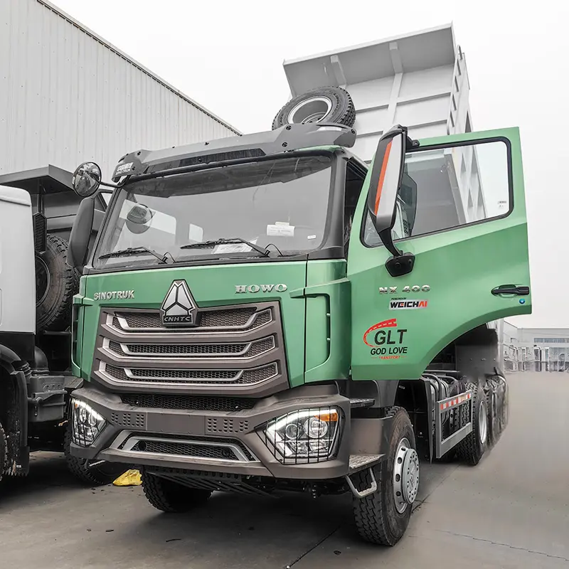 SINO TRUCK 12 Wheeler RHD 50 tonnes d'occasion 8x4 utilisé camion à benne basculante HOWO