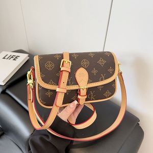 High-end Women's Vintage Sling Bag with Geometric Pattern <b>Magnetic</b> Closure Anti-Theft Foldable Features PU <b>Material</b> Casual Style - Product Image 5
