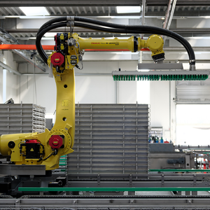 Robot de palettisation industriel FANUC R-2000iC/165R haute précision, charge utile 165 kg, avec ventouse à vide - Product Image 3