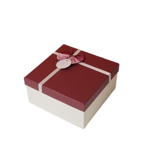 Boîtes carrées en carton populaires pour emballage de mariage, imprimées, pour femmes - Product Image 1