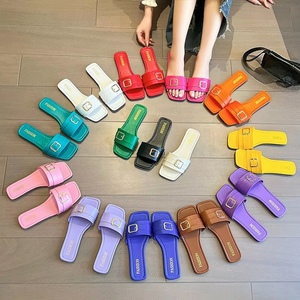 A12 <span class=keywords><strong>sandali</strong></span> da <span class=keywords><strong>donna</strong></span> di nuovo prodotto 14 colori vivaci della fibbia della cintura 35-42 pantofole piatte di <span class=keywords><strong>grandi</strong></span> dimensioni all'ingrosso alla moda - Product Image 3
