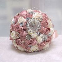 Bouquet de fleurs artificielles en soie pour la mariée, romantique pour la Saint-Valentin, avec des roses en satin modernes, antibactériennes et durables, et une broche.
