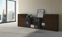 Meuble de rangement modulaire à profil bas pour bureau, bibliothèque avec portes en verre trempé et étagères ouvertes pour espace de travail commercial